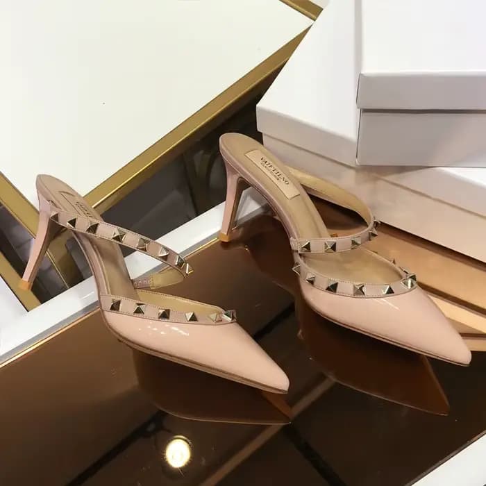 Sandales à talons pour femme, collection été 2026, mules de luxe à rivets en cuir verni, bout pointu, confortables, élégantes et décontractées