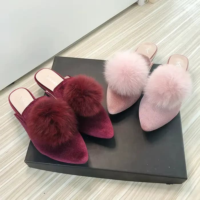 Femmes Mules bout pointu troupeau cuir grande boule de fourrure 2025 printemps été pantoufles élégantes