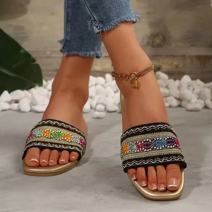 Sandales plates de style bohème pour femmes avec des lanières tissées, sandales de plage légères avec des motifs géométriques floraux colorés, dessus brodé multicolore, sandales plates antidérapantes 