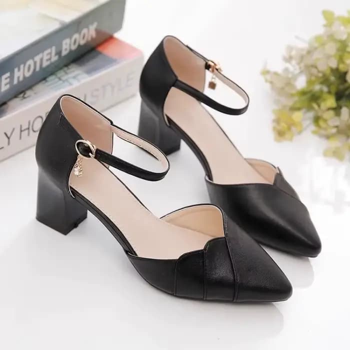 Sandales à talon bloc pour femmes printemps-été 2026 |   Pumps à bout fermé et à bride cheville tendance |   Chaussures à talons hauts polyvalentes pour les soirées