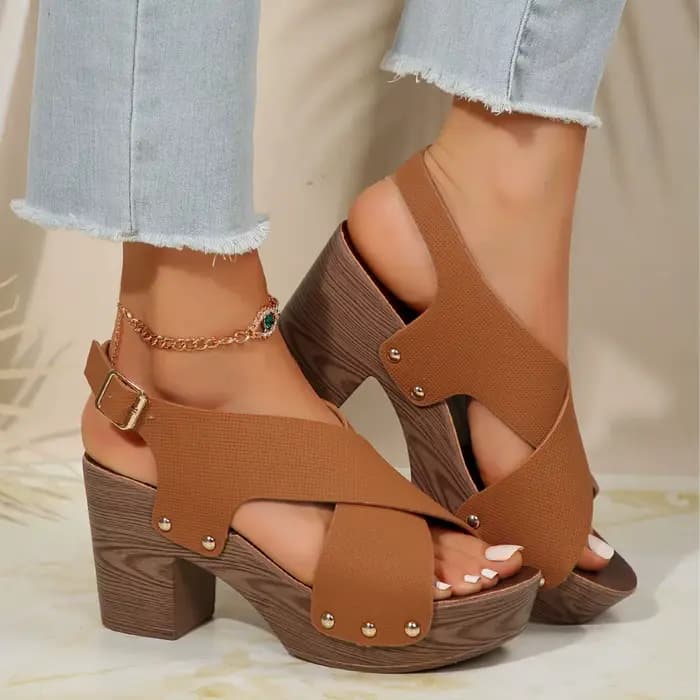 Sandales cloutées à talons épais pour femmes