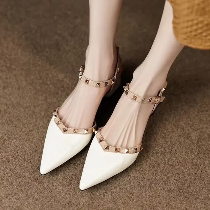 Nouvelles sandales décontractées à rivets pour femmes, style printemps-automne 2026, confortables, élégantes et résistantes à l'usure, à bout pointu