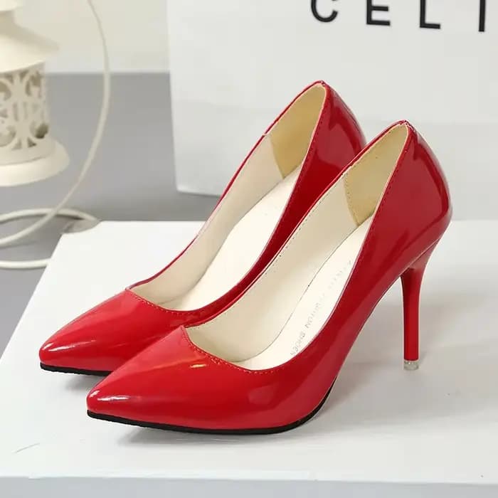 Escarpins à bout pointu en cuir verni pour femme