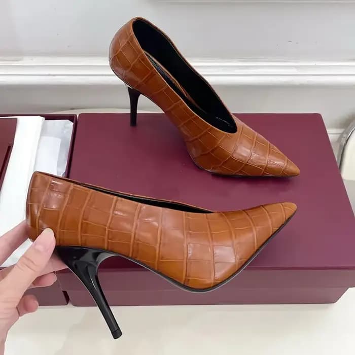 Escarpins en cuir de peau de serpent à talons hauts peu profonds