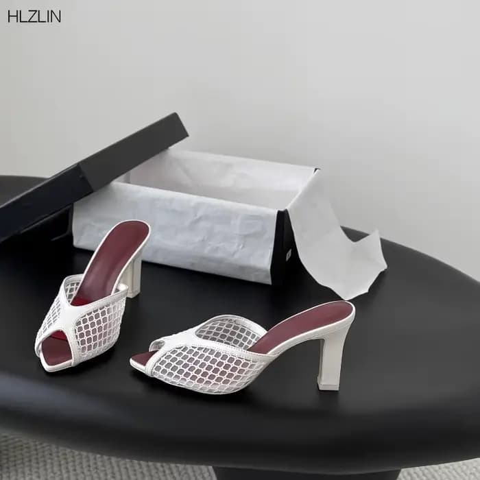 Sandales résille été 2026 avec empeigne en cuir - Sandales femme tendance à bout ouvert pour l'extérieur - Décoration chaîne