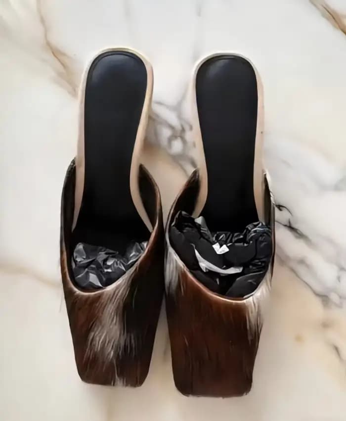 Sandales mules à bout carré imprimé vache