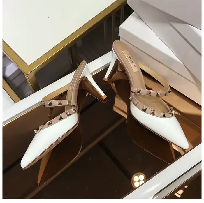 Sandales à talons pour femme, collection été 2026, mules de luxe à rivets en cuir verni, bout pointu, confortables, élégantes et décontractées