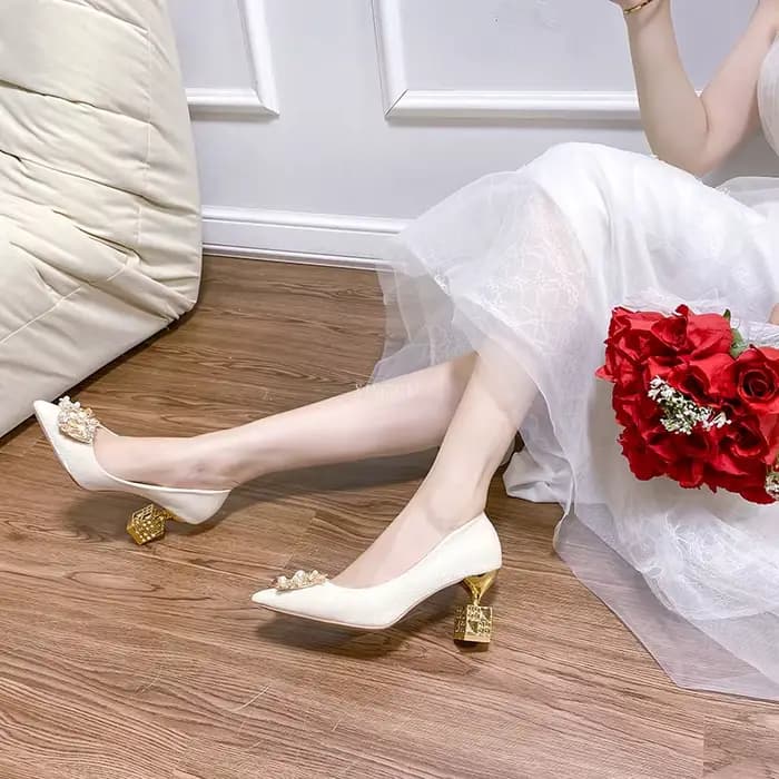 Automne nouvelles dames talons hauts bout pointu en forme de talon haut 5 cm et 7 cm chaussures de mariage boucle carrée voyage Banquet chaussure talons hauts