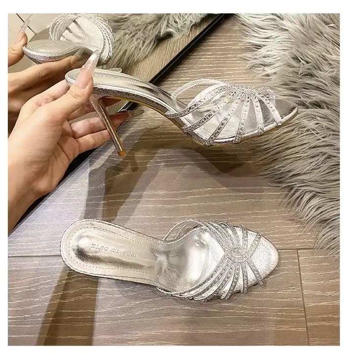 Sandales à talons hauts pour femmes, style quotidien, bouche de poisson, à talons fins, ornées de strass, ouvertes à l'avant, collection été 2026, confortables et élégantes