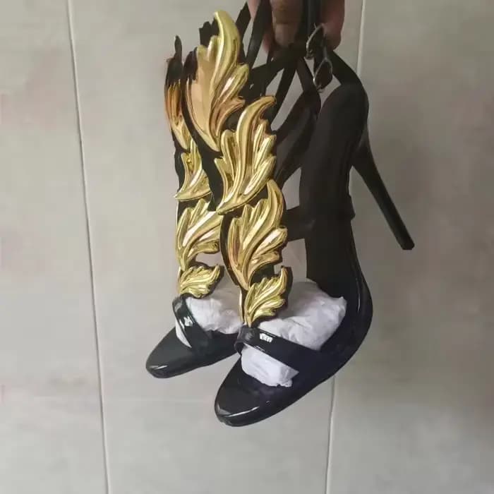 Sandales à talons hauts blanches élégantes pour le bal