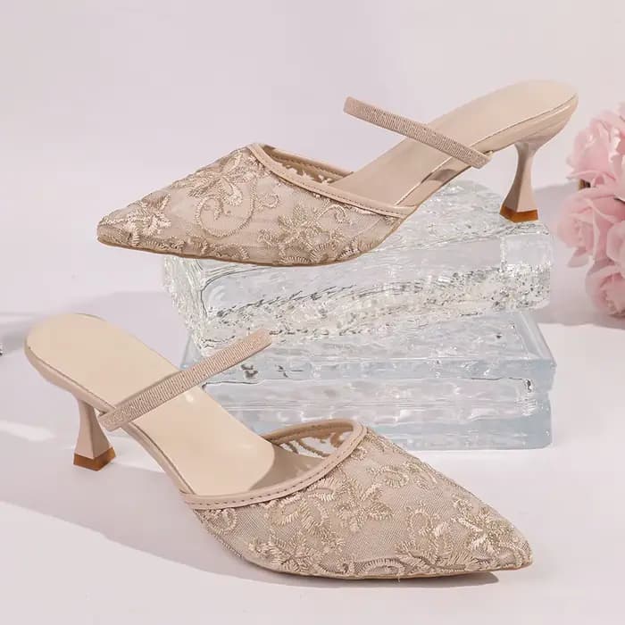 Mules élégantes brodées en maille pour femme