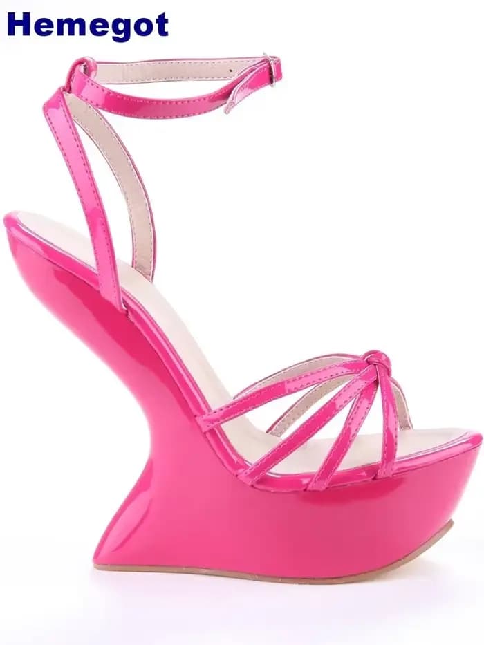 2025 plate-forme bout ouvert sandales à talons bizarres été nouvelle sangle croisée rue boucle fête sandale couleur