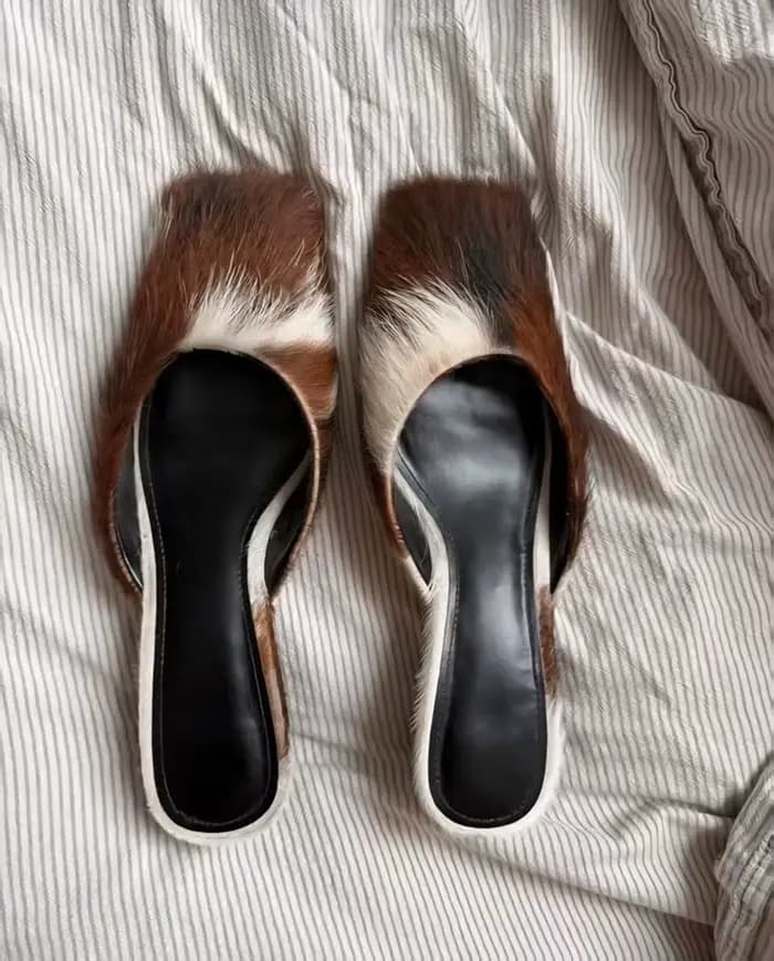 Sandales mules à bout carré imprimé vache