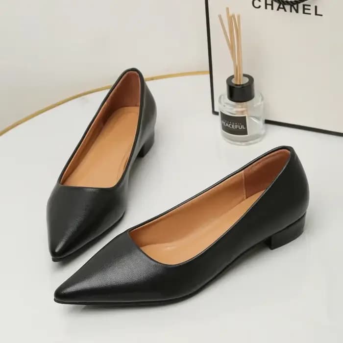 Nouveau bout pointu bouche peu profonde talon carré petites chaussures en cuir femmes élégantes mode talons hauts