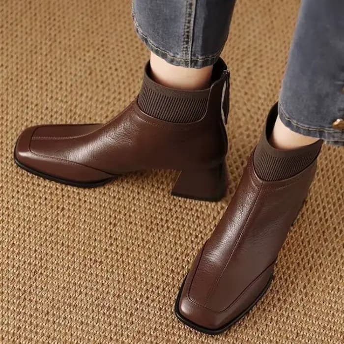 Nouvelles chaussures pour femmes à talons hauts et polyvalentes à bout carré et bottes à la mode pour l'automne et l'hiver de 2025