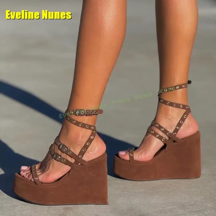 Boucle de ceinture compensée marron sandales bout rond plate-forme bride à la cheville solide femmes chaussures d'été