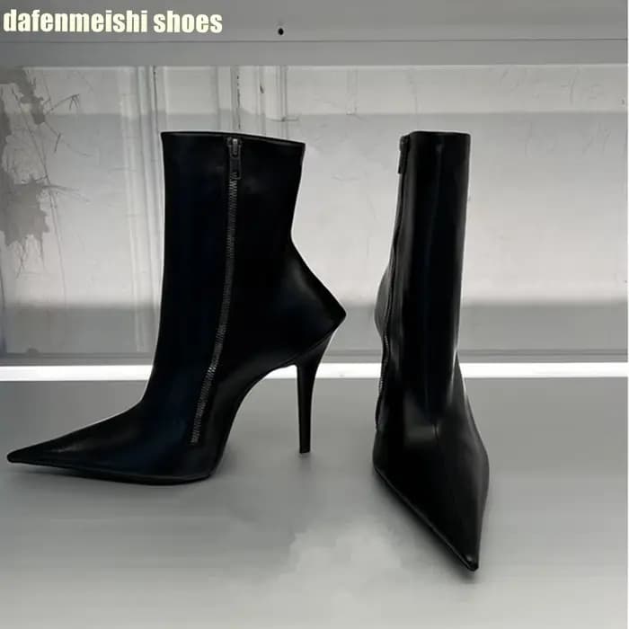 Bottes courtes à bout pointu avec fermeture éclair latérale