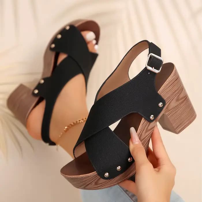 Sandales cloutées à talons épais pour femmes