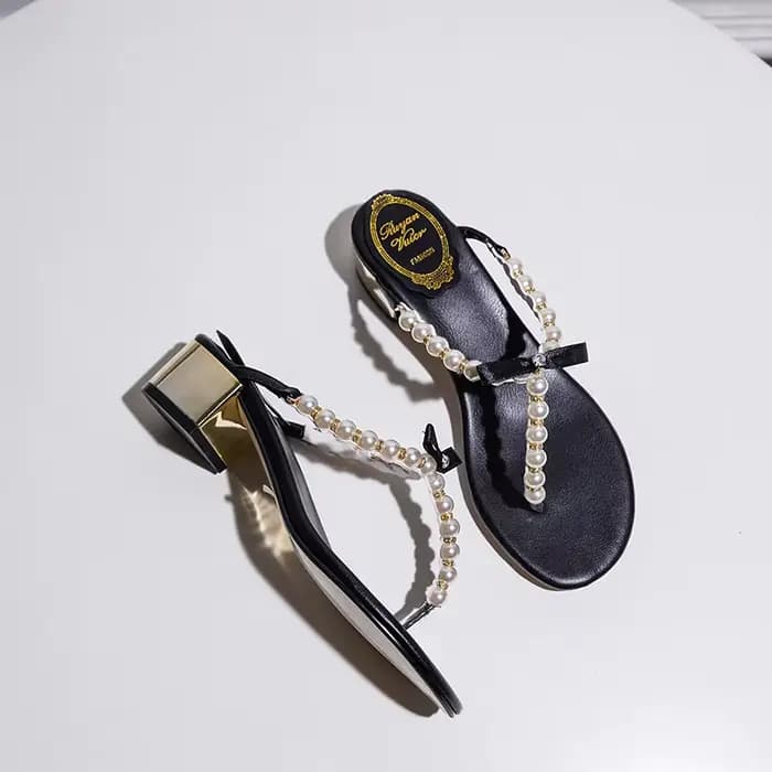 2025 nouveau style femmes perles sandales femmes été clip-orteil talon épais clip-orteil mi-talon tongs