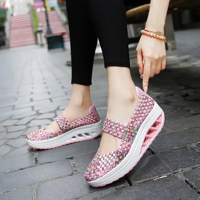 2025 nouvelles chaussures pour femmes tissées à la main
