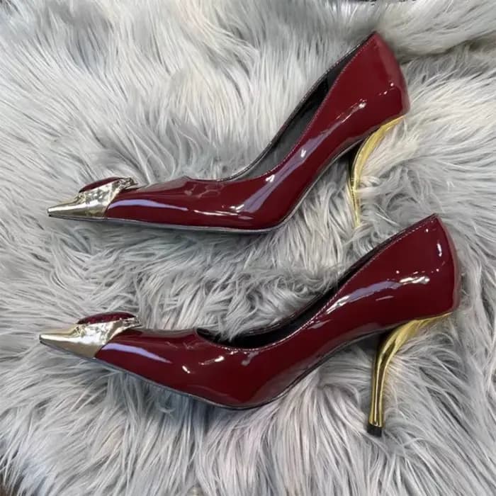 Sandales à talons hauts en cuir verni et métal pour femmes