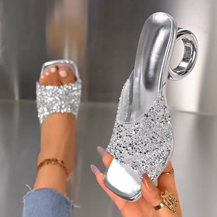 Pantoufles élégantes à bout pointu et talons hauts pour femmes