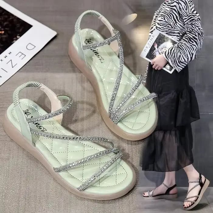 Sandales tendance pour femmes avec strass, nouvelle collection été 2024, style romain à talon plat et semelle épaisse, très tendance