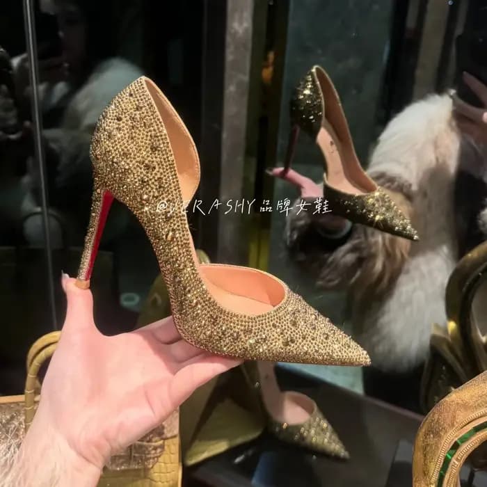 Chaussures à semelle rouge talons hauts