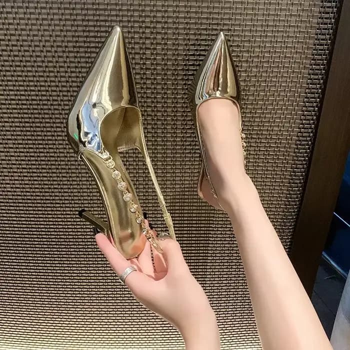 Escarpins argentés brillants à talons hauts pour femmes