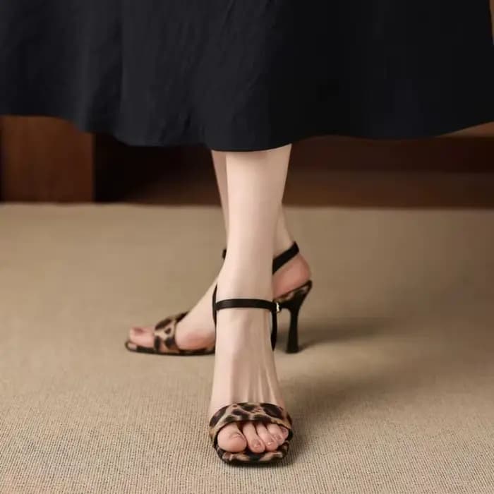 Sandales sexy à talons hauts imprimé léopard, sandales à talon fin à une seule bride. Chaussures élégantes pour femmes, style fête d'été. Tailles 35 - 43