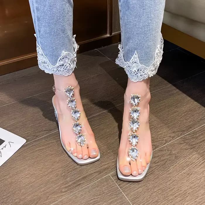 Sandales en plastique à talons bloc