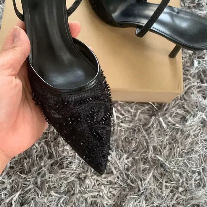 Sandales à talons hauts en maille brodée noire pour femmes