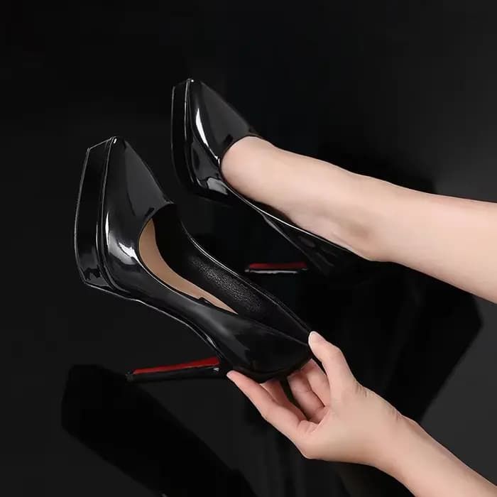 Escarpins de marque à talons hauts fins pour femmes