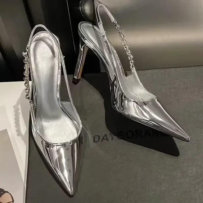 Escarpins argentés brillants à talons hauts pour femmes