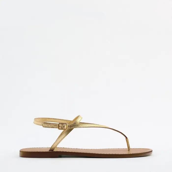 Sandales plates pour femmes Été 2026 : Style féerique et épuré avec une seule bride et bout fermé