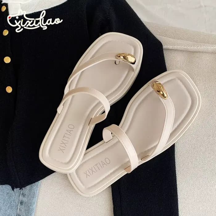 XIXITIAO Sandales plates pour femmes, style minimaliste français, à bout carré, couleur unie, polyvalentes, pour l'extérieur et la plage
