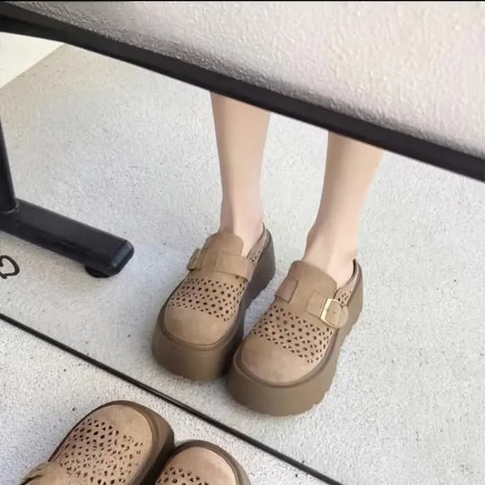 Mules perforées d'été pour femmes | Sandales rétro en daim à bout fermé avec boucle réglable