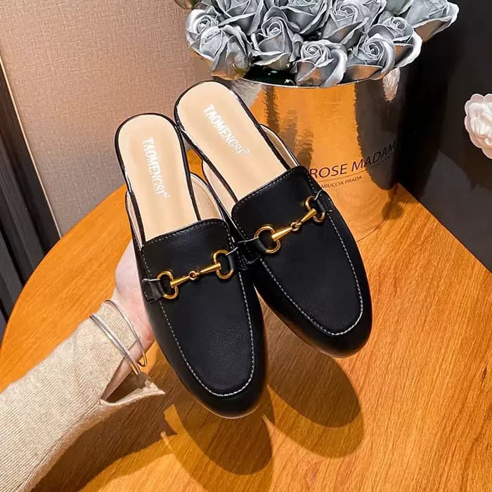Sandales plates pour femmes avec détail mors de cheval