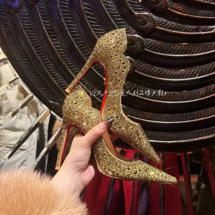 Talons hauts femmes 2025 printemps nouveau or Sexy pointu français mince avec des chaussures simples