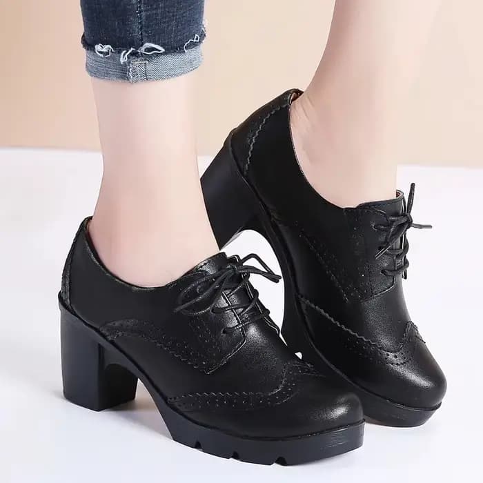 Escarpins à Talons Hauts et Carrés en Cuir group pour Femme