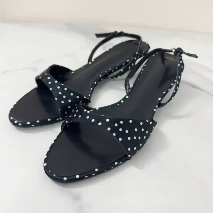 Talons chaton été 2026 femmes sandales modernes à pois Satin bout ouvert concis élégant marque Desinger haute qualité dames chaussures