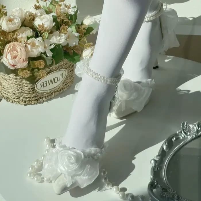 Chaussures de mariée blanches à talons hauts