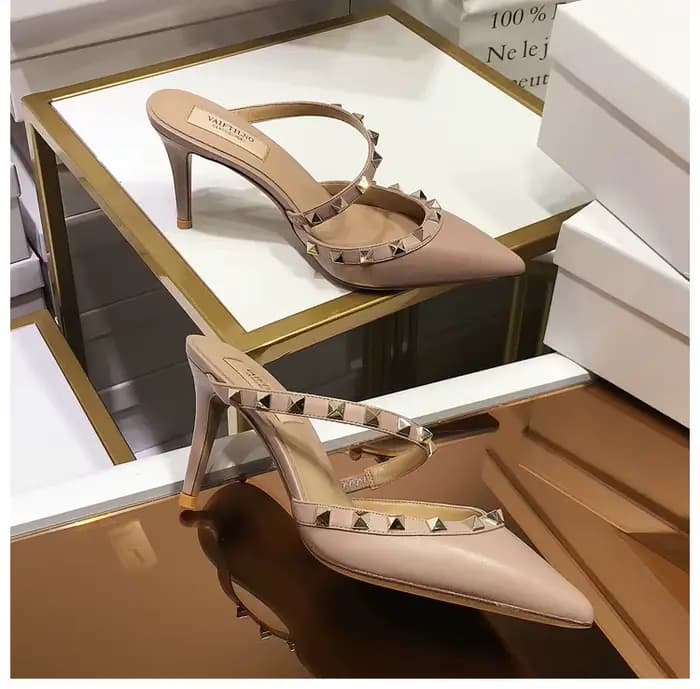 Sandales à talons pour femme, collection été 2026, mules de luxe à rivets en cuir verni, bout pointu, confortables, élégantes et décontractées