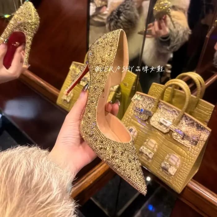 Chaussures à semelle rouge talons hauts