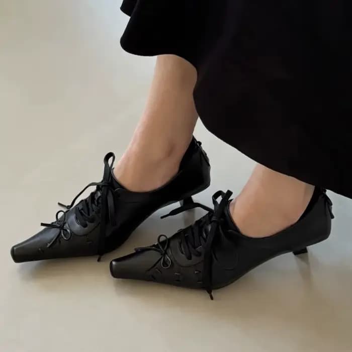 Chaussures de créateur à talons bas escarpins à bout pointu à lacets