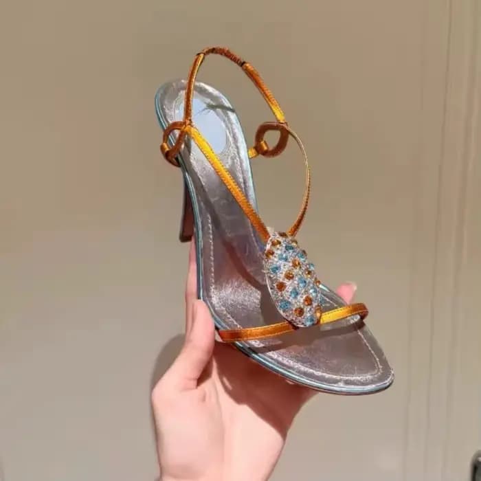 Nouvelles sandales d'été 2026 pour femme, en satin orange, décorées de strass, à talon aiguille, bout ouvert, avec bride de cheville, élégantes pour soirée et bal de promo