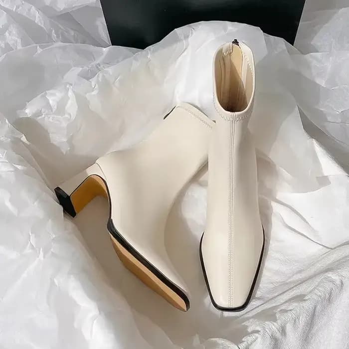 Bottines carrées en cuir souple pour femme