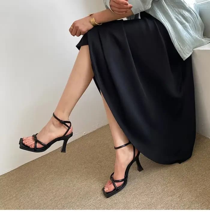 Sandales à talons à bande étroite pour femmes