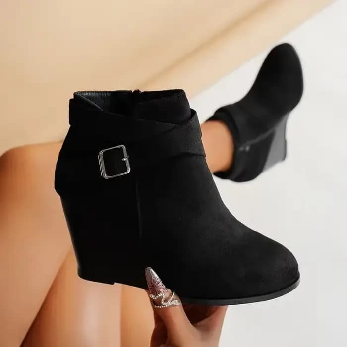 Bottines modernes à talons compensés noirs en daim avec fermeture éclair latérale pour femme, chaussures d'hiver à boucle, grande taille, talons hauts