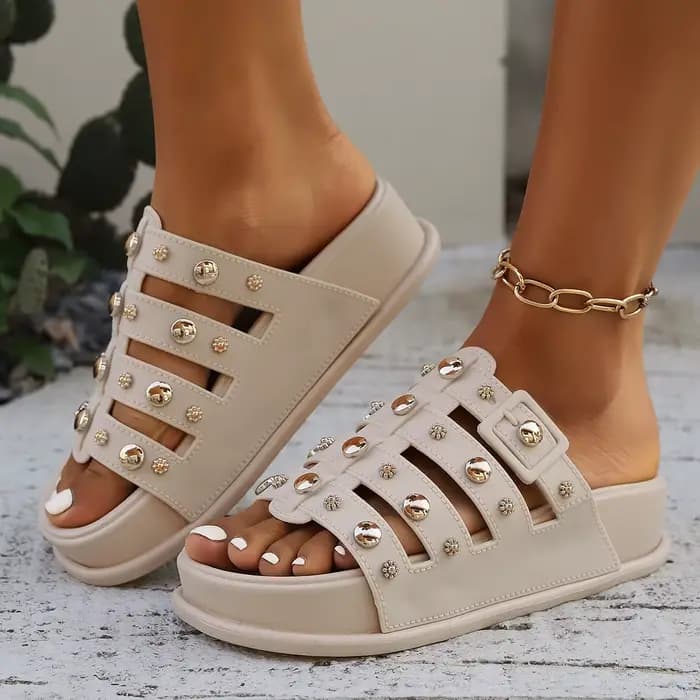 Sandales d'été décontractées pour femmes, sandales romaines plates à talon moyen en cuir clouté, design à bout ouvert avec brides croisées, style à enfiler, cadeau pour la fête des mères